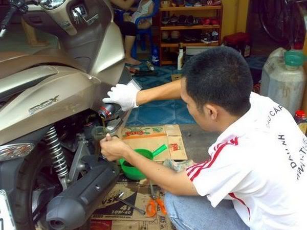 Thay nhớt xe pcx
