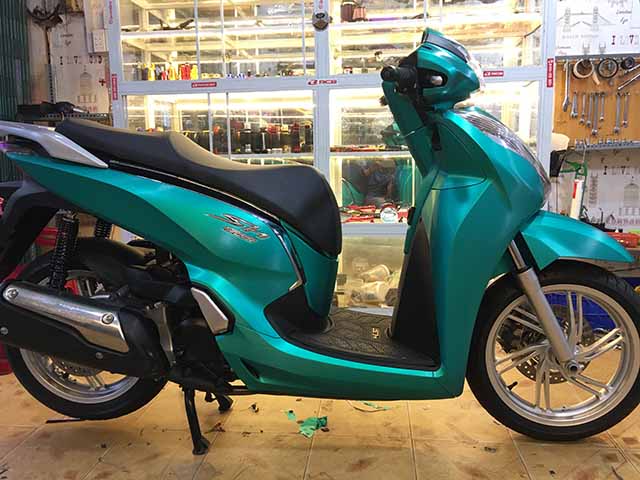 Dán đổi màu xe Sh màu xanh lục sang chảnh, hấp dẫn